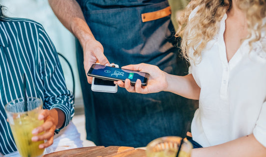 SoftPos pay cashless with smartphone